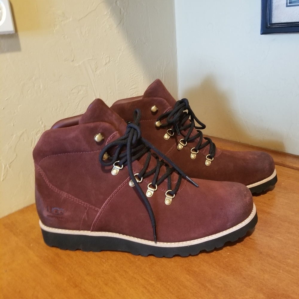 NWT Men's Ugg leather boots size 11